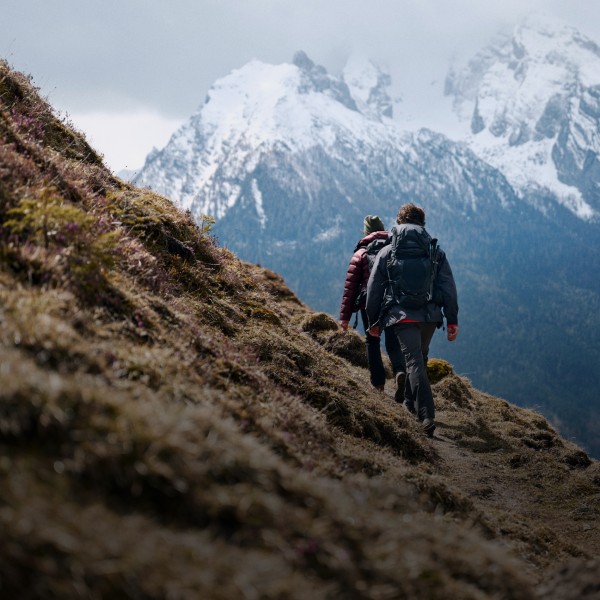 Drei Wanderer auf einem Berggipfel